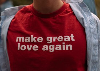 Οδηγός Αγοράς: Tα πιο αγαπημένα logo T-Shirts είναι εδώ και θα τα φοράς όλη τη νέα σεζόν