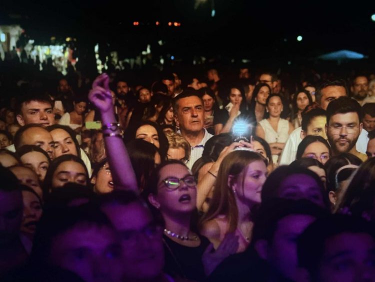 Φαρμακερή ανάρτηση του Κουρέτα πυροδοτεί αντιδράσεις – Μπηχτές για συνοδείες, σεκιούριτι, φόβο και «μάπες»