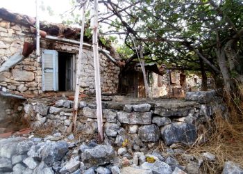 Αυτό είναι το θεσσαλικό χωριό «φάντασμα» με τις ξερολιθιές – Ο άνυδρος τόπος, κοντινός και συνάμα απόμακρος (ΕΙΚΟΝΕΣ)