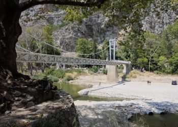 Αποκτά και πάλι την χαμένη αίγλη της η Κοιλάδα των Τεμπών μετά τις καταστροφικές πλημμύρες – Δείτε το πριν και το μετά όσο οι εργασίες βρίσκονται σε εξέλιξη (ΒΙΝΤΕΟ)