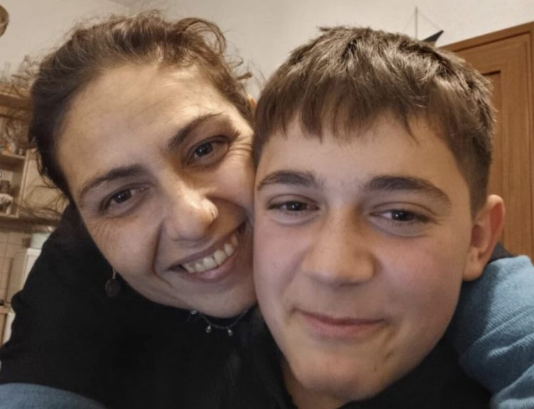Σπαράζει Θεσσαλή καθηγήτρια για τον ξαφνικό χαμό 14χρονου αγοριού: «Παιδί μου…παιδάκι μου…» (ΕΙΚΟΝΕΣ)