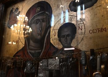Τι σημαίνει τελικά η ευχή «Καλή Παναγιά» – Είναι σωστό ή λάθος;