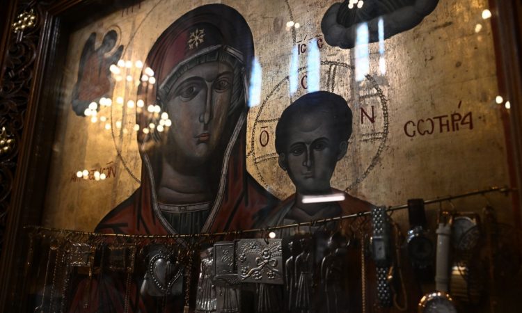 Τι σημαίνει τελικά η ευχή «Καλή Παναγιά» – Είναι σωστό ή λάθος;