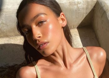 Ghost Lashes: Το νέο makeup trend θέλει τις βλεφαρίδες εντελώς άβαφες