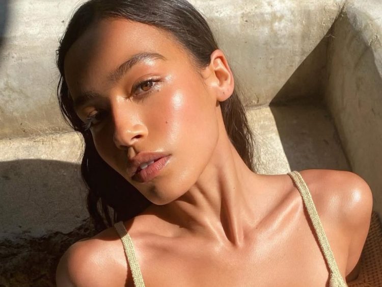 Ghost Lashes: Το νέο makeup trend θέλει τις βλεφαρίδες εντελώς άβαφες