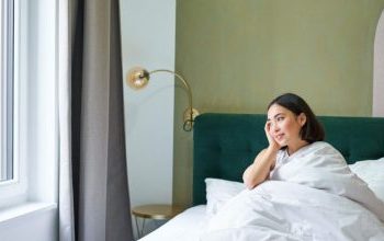 Ύπνος: Η πρωινή συνήθεια που οι ειδικοί λένε ότι θα αλλάξει για πάντα τη διάθεσή σου