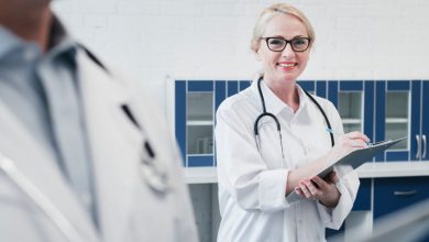 Εμμηνόπαυση: Το Νο1 θρεπτικό συστατικό που ο γιατρός προτείνει για λαμπερά μαλλιά, υγιή επιδερμίδα και γερά νύχια