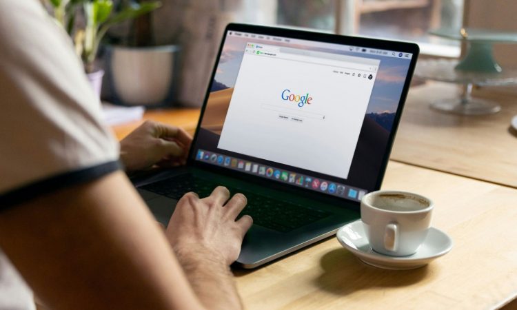 Μάχη γιγάντων στην τεχνητή νοημοσύνη: Η Perplexity AI βάζει στο στόχαστρο το Chrome της Google