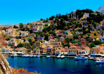 Σύμη: Το νησί της ηρεμίας, των γαλάζιων νερών και του Πανορμίτη