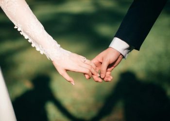 Ο τρόπος με το οποίο ένα νιόπαντρο ζευγάρι κατάφερε να μαζέψει χρήματα για τον μήνα του μέλιτος