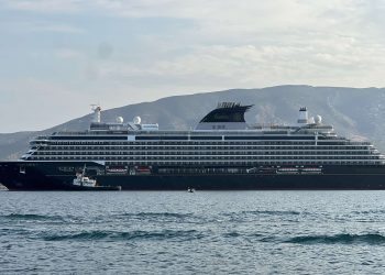 Έδεσε στον Βόλο ολοκαίνουργιο πολυτελές κρουαζιερόπλοιο με 857 επιβάτες – Δείτε εικόνες