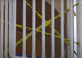 Πυροσβέστες απεγκλώβισαν 40χρονο που σφήνωσε σε παιδική τσουλήθρα! (vid)