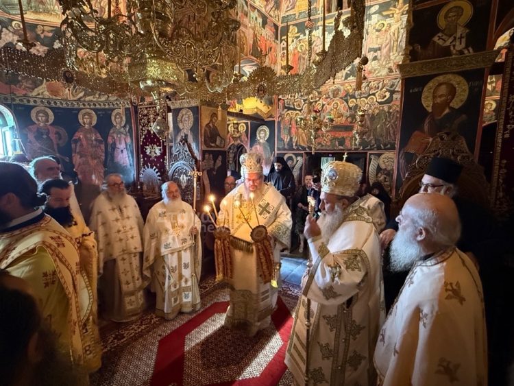 Μετέωρα: Τελέστηκε το Τεσσαρακονθήμερο πολυαρχιερατικό μνημόσυνο του Γέροντος Ισιδώρου στην Ιερά Μονή Βαρλαάμ (ΕΙΚΟΝΕΣ)