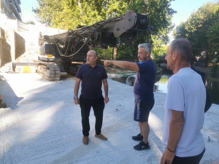 Ξεκινά η τοποθέτηση πασσάλων για να στηθεί η νέα γέφυρα Μαρούγγαινας