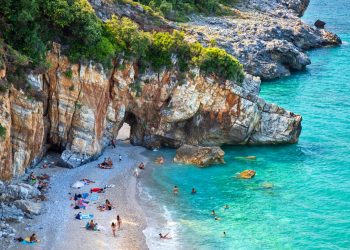 Καλοκαίρι στη Θεσσαλία: Εκεί όπου η θάλασσα αγκαλιάζει τα βουνά (ΕΙΚΟΝΕΣ)
