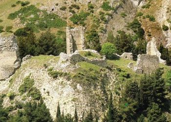 Κοζάνη: 48χρονος άντρας απειλούσε να πέσει στο κενό στα Κάστρα Σερβίων