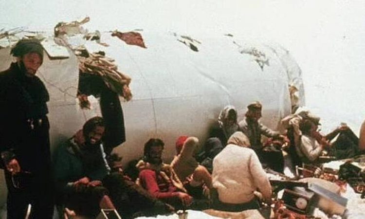 Η ιστορία κανιβαλισμού που έγινε ταινία: Επιβάτες αεροπλάνου έφαγαν τους νεκρούς συνεπιβάτες τους