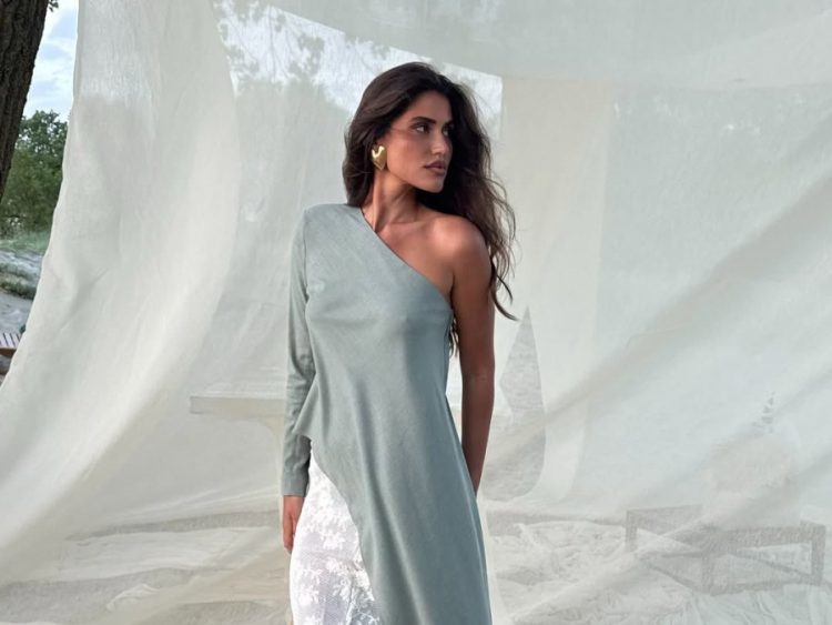 10 μπλούζες one shoulder για να φαίνονται όλα σου τα look μελετημένα