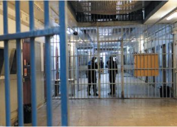 Αιματηρή συμπλοκή μεταξύ κρατούμενων στις φυλακές