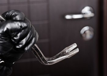Διάρρηξη με λεία 150.000 ευρώ – Έτρεχε με το χρηματοκιβώτιο στα χέρια