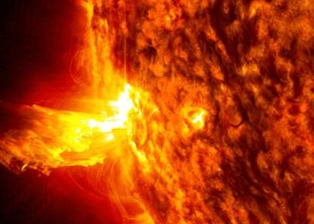 Εντοπίστηκε γιγάντια τρύπα στον Ήλιο – Τι σημαίνει για τη Γη