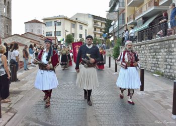Οι Φουστανελοφόροι Τρικάλων στις εκδηλώσεις Μποτσάρεια 2025 στο Καρπενήσι 