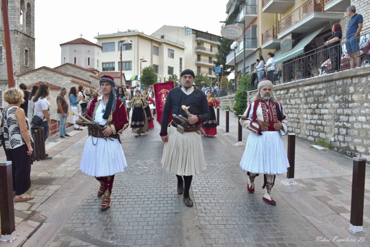 Οι Φουστανελοφόροι Τρικάλων στις εκδηλώσεις Μποτσάρεια 2025 στο Καρπενήσι 