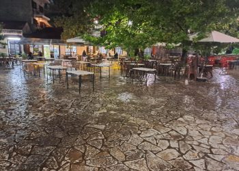 Χειμωνιάτικο σκηνικό στο Γαρδίκι μέσα στον Αύγουστο – Έπεσε η θερμοκρασία, άναψαν τζάκια