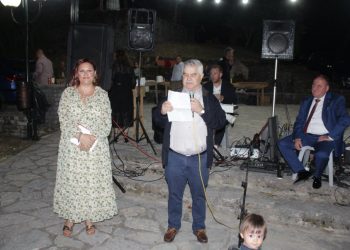 Χορός, μουσική και… πέστροφα στην πλατεία Βαθυρρεύματος