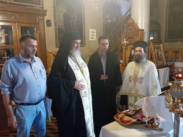 Τεμάχιο ιερού λειψάνου του Αγίου Δημητρίου εκ Σαμαρίνης στον Ιερό Ναό Παναγίας Φανερωμένης Τρικάλων