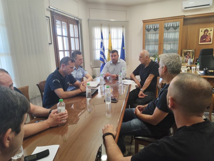 Σύσκεψη στο Δημαρχείο Μετεώρων για το ζήτημα των πλανόδιων πωλητών – Από κοινού συμφωνία και άμεση έναρξη υλοποίησης