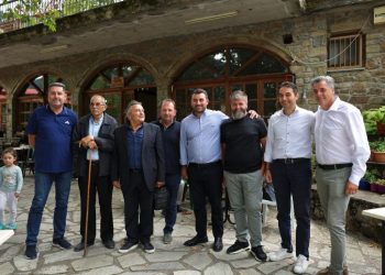 Στην εκδήλωση βράβευσης των διατελεσάντων Προέδρων της κοινότητας Καλλιρόης ο Αβραμόπουλος