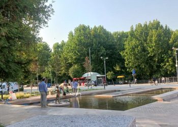 Εργασίες καθαρισμού στην Κεντρική Πλατεία Τρικάλων