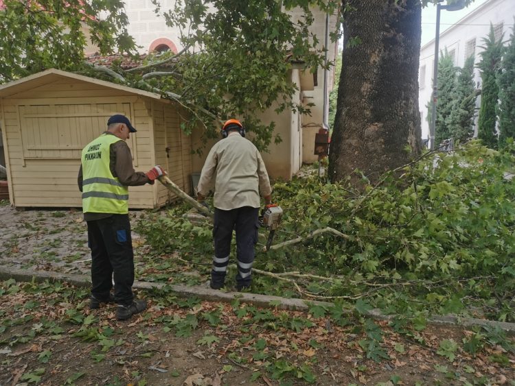 Αποκαταστάθηκαν από συνεργεία του Δήμου οι ζημιές από το μπουρίνι στα Τρίκαλα