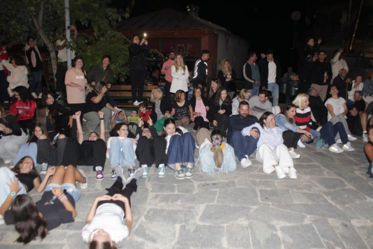 Πιστοί στην παράδοση οι κάτοικοι της Μεσοχώρας αναβίωσαν το έθιμο «Πιπέρι»
