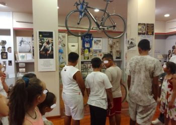 Εκπαιδευτική επίσκεψη παιδιών Ρομά στο Δημοτικό Ιστορικό Αθλητικό Μουσείο Τρικάλων