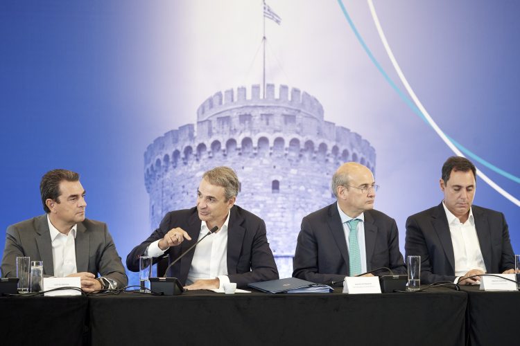 Δίπλα στον Μητσοτάκη ο Σκρέκας, στην Θεσσαλονίκη