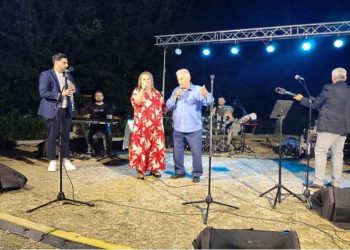 Viral το ντουέτο Θώδη – Ψωμιάδη σε θεσσαλικό πανηγύρι (ΒΙΝΤΕΟ)