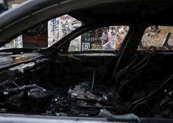 Έρευνα για εμπρησμό σε ΙΧ σε πάρκινγκ πολυκατοικίας (ΕΙΚΟΝΕΣ)