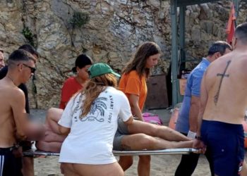Πήλιο: Παρολίγον διπλή τραγωδία – Αγνόησαν την «κόκκινη» σημαία και κινδύνεψαν να πνιγούν – Πως σώθηκαν (ΕΙΚΟΝΕΣ)