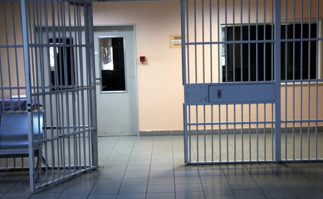 Συνελήφθησαν 10 ανήλικοι σε σωφρονιστικό κατάστημα για εμπρησμό και επίθεση σε φρουρούς