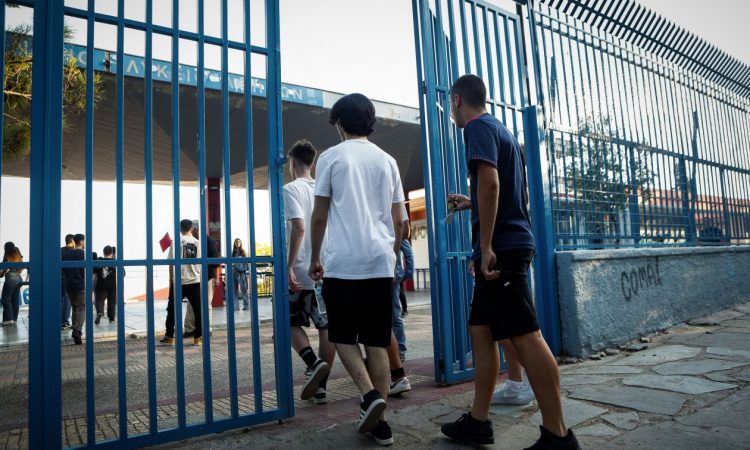 Σχολεία 2025: Τι αλλάζει τη νέα χρονιά σε διδακτέα ύλη, πολλαπλό βιβλίο και Ψηφιακό Φροντιστήριο