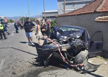 Σοβαρό τροχαίο μετά από σύγκρουση αυτοκινήτων – Μέλη μιας οικογένειας οι τραυματίες (Δείτε φωτογραφίες)