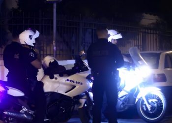 Σε αιματηρό επεισόδιο εξελίχθηκε η αντιπαράθεση δύο οικογενειών – Eκπυρσοκρότησε όπλο και τραυμάτισε άνδρα που μπήκε στη μέση…