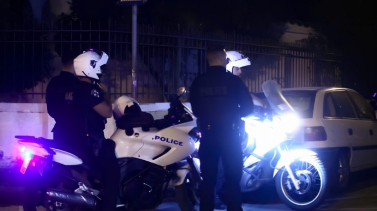 Σε αιματηρό επεισόδιο εξελίχθηκε η αντιπαράθεση δύο οικογενειών – Eκπυρσοκρότησε όπλο και τραυμάτισε άνδρα που μπήκε στη μέση…