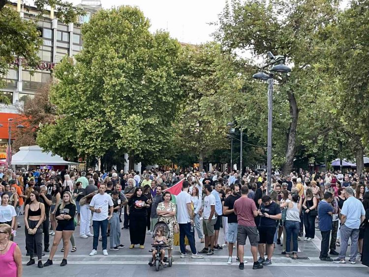 «Έκλεισε η δικογραφία των Τεμπών, ζωή χωρίς οξυγόνο!» – Συγκέντρωση στην Κεντρική πλατεία της Λάρισας για τα Τέμπη (ΕΙΚΟΝΕΣ – ΒΙΝΤΕΟ)
