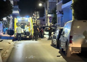 Σοκάρει άγρια συμπλοκή μεταξύ νεαρών – Ένας τραυματίας, τον μαχαίρωσαν στο πόδι (ΕΙΚΟΝΕΣ)