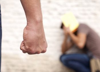Ανήλικος γρονθοκοπήθηκε από 19χρονο για να του αρπάξει την αλυσίδα με τον σταυρό από τον λαιμό
