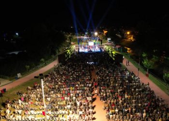 Τρίκαλα: Η έξοδος του Δημήτρη Κουρέτα με πασίγνωστη τραγουδίστρια, το δώρο που της έκανε και η φοβερή ατάκα…