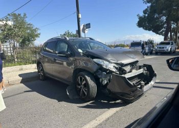Σφοδρή σύγκρουση αυτοκινήτων – Σώοι οι οδηγοί που είχαν «Άγιο» – Δείτε φωτογραφίες